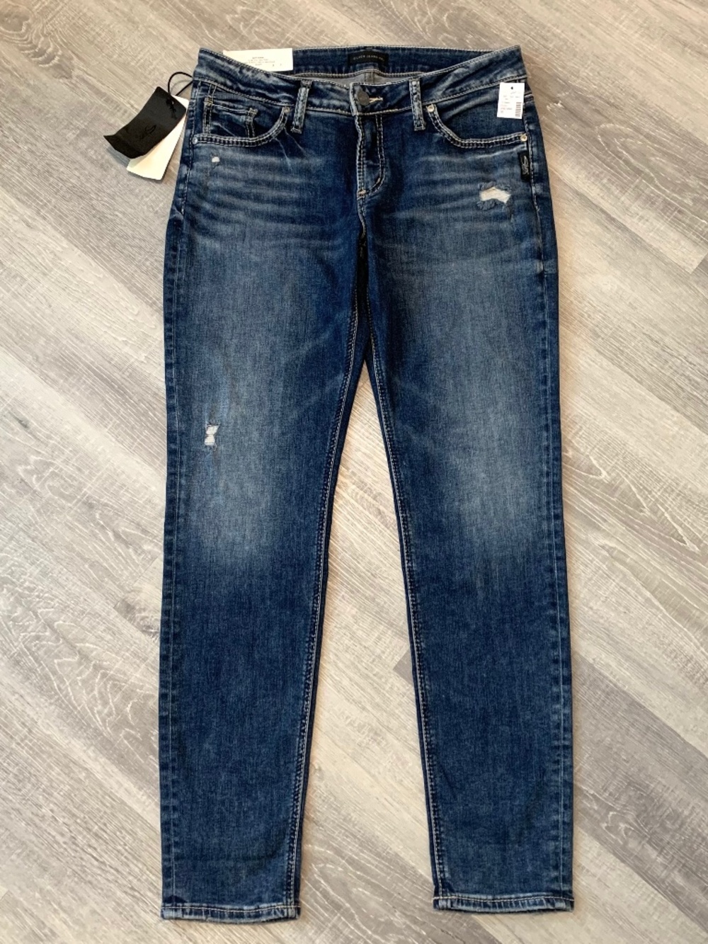 Silver NWT Boyfriend Mid-Rise Slim Leg Jeans Distressed 30 - Picture 2 of 9